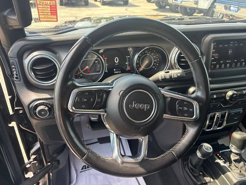 Used 2020 Jeep Wrangler Unlimited Sahara AWD/4WD image 22
