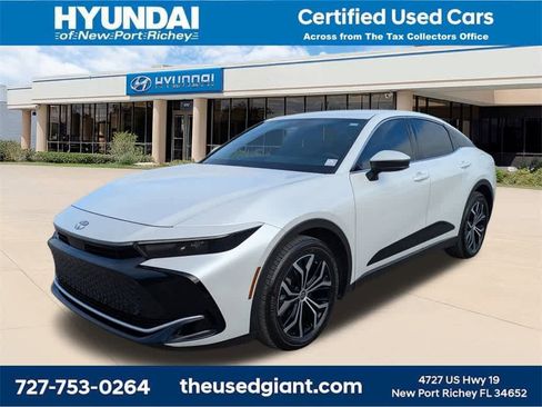 Used 2025 Toyota Crown XLE image 1