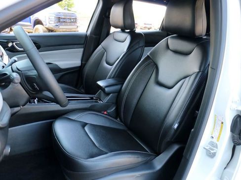 Used 2025 Jeep Compass Limited AWD/4WD image 19