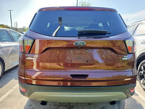 Used 2018 Ford Escape SE w/ SE Sync 3 Package AWD/4WD image 4
