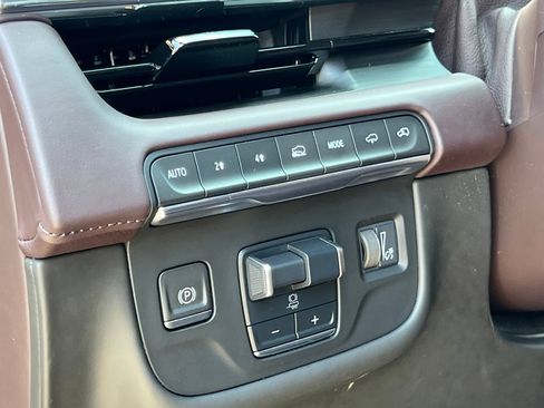 Used 2023 Cadillac Escalade ESV Sport Platinum w/ LPO, ONYX Package AWD/4WD image 39