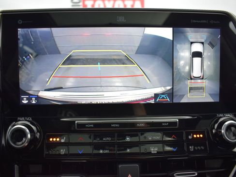 Used 2021 Toyota Highlander Platinum image 25