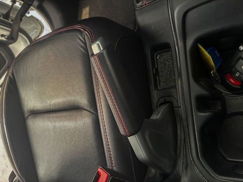 Used 2018 Jeep Wrangler Rubicon AWD/4WD image 32