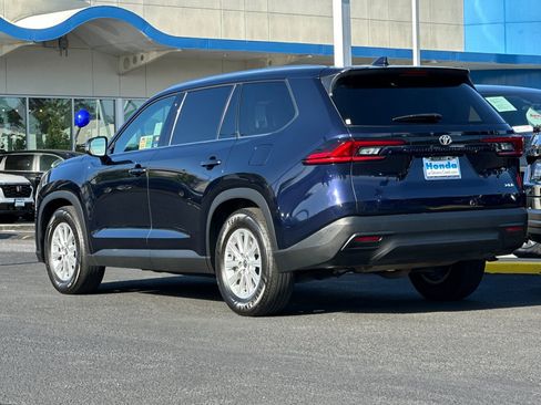 Used 2025 Toyota Grand Highlander FWD image 3