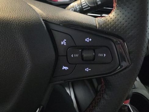 Used 2024 Chevrolet Trax RS FWD image 29