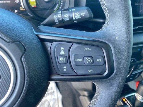 Used 2025 Jeep Wrangler Willys image 15