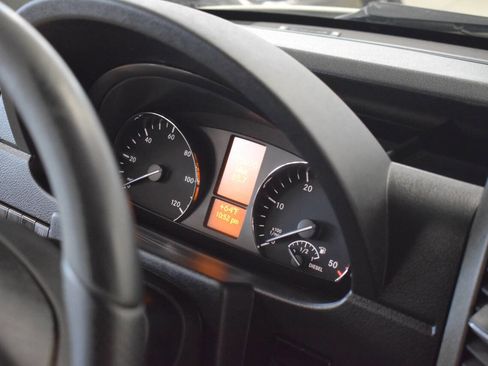 Used 2017 Mercedes-Benz Sprinter 2500 image 40