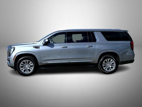 Used 2025 GMC Yukon XL Denali AWD/4WD image 8