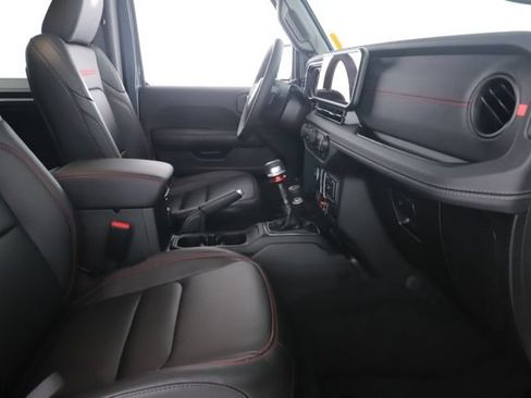 Used 2025 Jeep Wrangler Rubicon AWD/4WD image 32