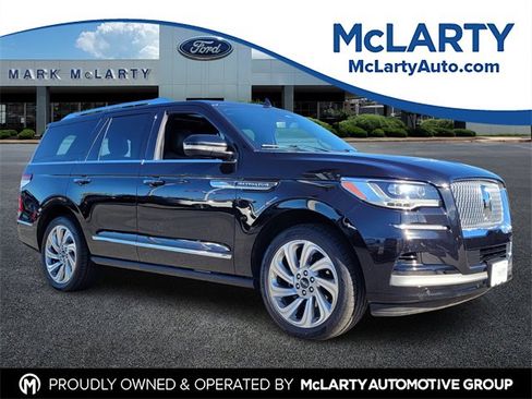 Used 2024 Lincoln Navigator Reserve image 1