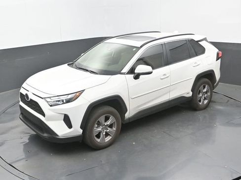 Used 2025 Toyota RAV4 XLE w/ Convenience Package image 16