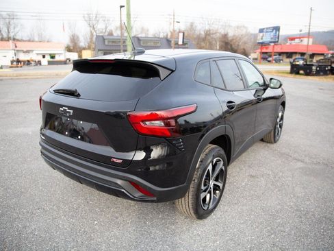 Certified 2024 Chevrolet Trax RS w/ Driver Confidence Package image 3