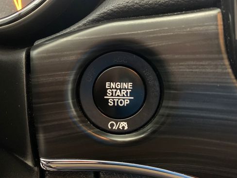 Used 2021 Jeep Grand Cherokee Limited AWD/4WD image 26