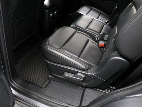 Used 2022 Ford Explorer XLT w/ Equipment Group 202A image 27