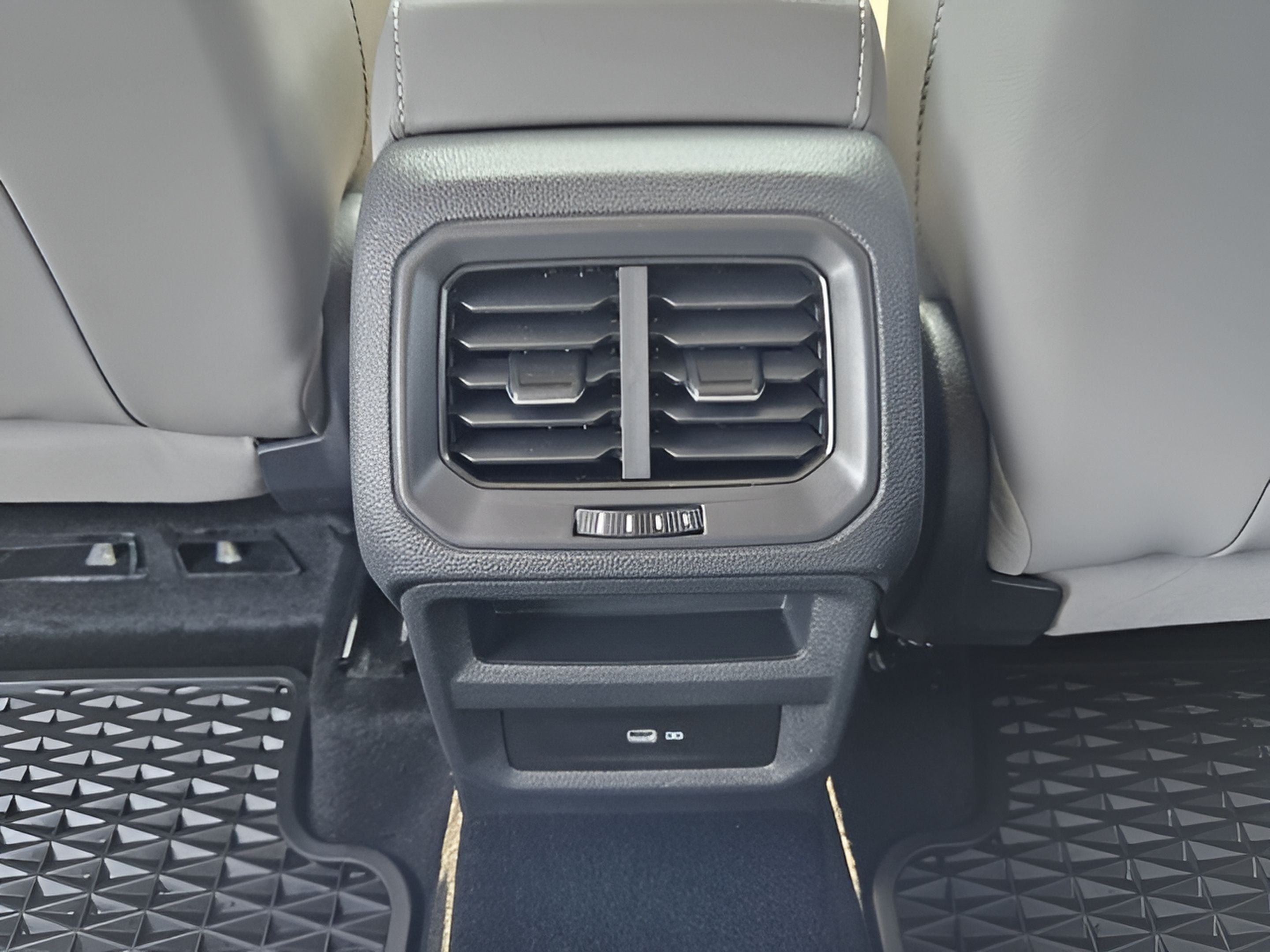 Used 2023 Volkswagen Taos SE FWD image 10