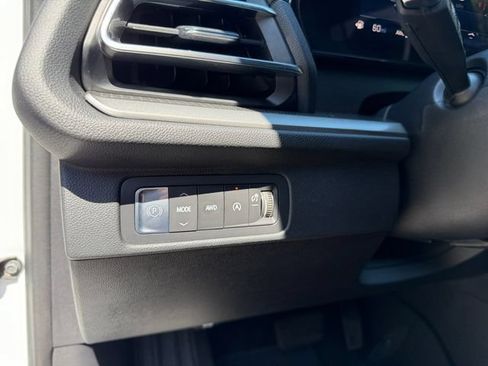Used 2025 Chevrolet Traverse LT w/ Sun and Wheel Package AWD/4WD image 23