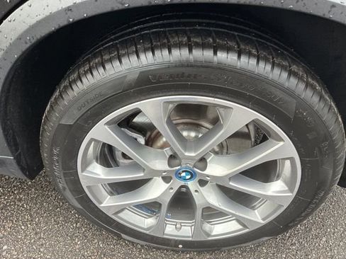 Used 2025 BMW X5 xDrive50e image 13