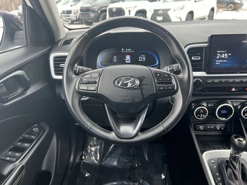 Used 2023 Hyundai Venue Limited image 15