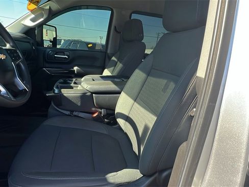 Used 2022 Chevrolet Silverado 2500 Custom w/ Custom Value Package image 14