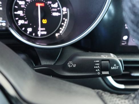 Used 2020 Alfa Romeo Giulia w/ Nero Edizione image 24