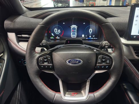 Used 2025 Ford Explorer ST AWD/4WD image 23