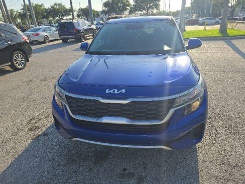 Used 2022 Kia Seltos LX AWD/4WD image 2