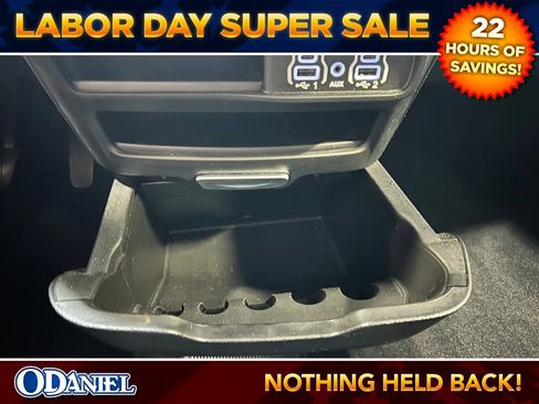 Used 2025 Chrysler Pacifica Select FWD image 19