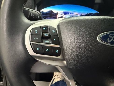 Used 2025 Ford Explorer Active AWD/4WD image 19