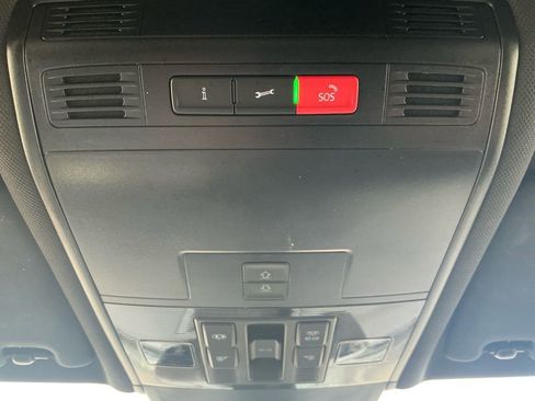 Used 2023 Volkswagen Tiguan SE R-Line image 25