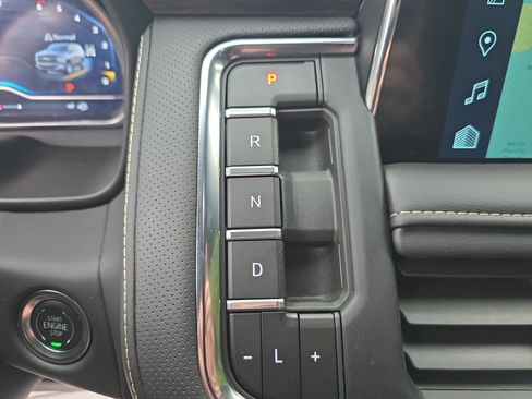 Used 2024 Chevrolet Tahoe Premier AWD/4WD image 26