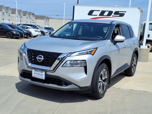 Used 2023 Nissan Rogue SV AWD/4WD image 2