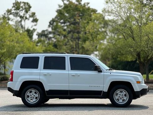 Used 2015 Jeep Patriot Sport w/ Power Value Group FWD image 4