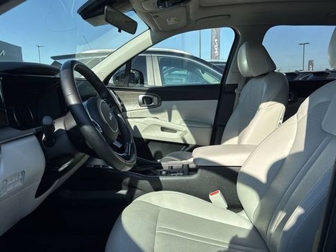 Used 2022 Kia Sorento EX w/ Panoramic Sunroof Package FWD image 13