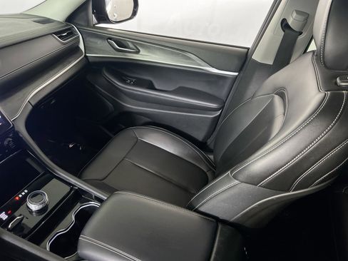 Used 2023 Jeep Grand Cherokee L Limited image 23