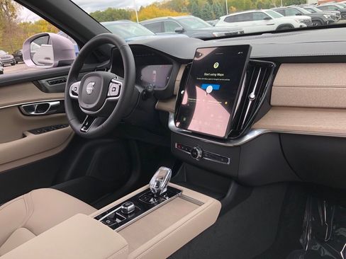 New 2026 Volvo XC90 B5 Plus w/ Protection Package Premier AWD/4WD image 17