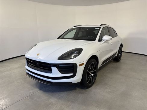 Certified 2024 Porsche Macan w/ Premium Plus Package image 1