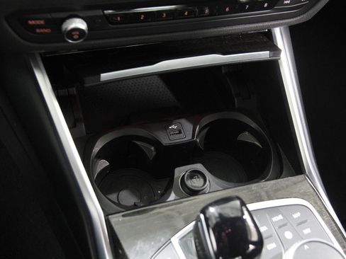 Certified 2022 BMW 330i xDrive Sedan w/ Driving Assistance Package image 17