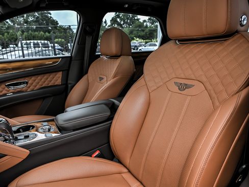 Used 2022 Bentley Bentayga AWD/4WD image 22