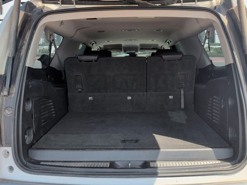 Used 2017 Chevrolet Suburban LT RWD image 26