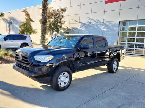 Used 2022 Toyota Tacoma SR image 1