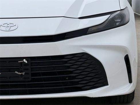 Used 2025 Toyota Camry LE image 9