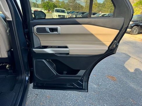 Used 2022 Ford Explorer XLT w/ Equipment Group 202A image 12