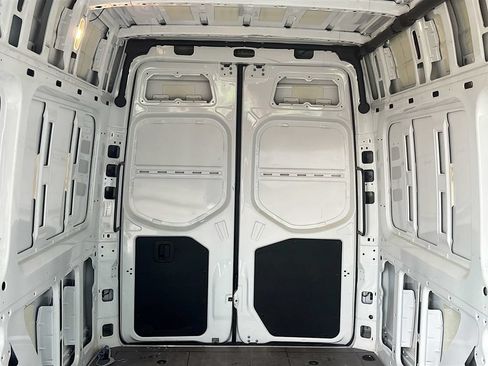 Used 2023 Mercedes-Benz Sprinter 2500 image 18