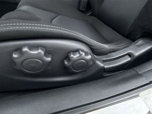 Used 2016 Nissan 370Z w/ Sport Package image 17