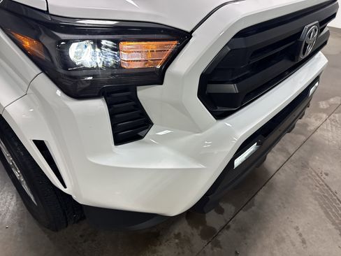 Used 2024 Toyota Tacoma SR5 image 43