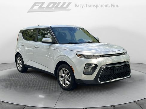 Used 2022 Kia Soul S image 1