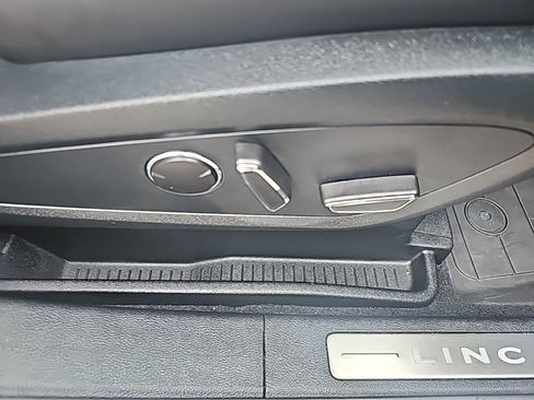 Used 2022 Lincoln Nautilus Reserve w/ Monochromatic Package image 22