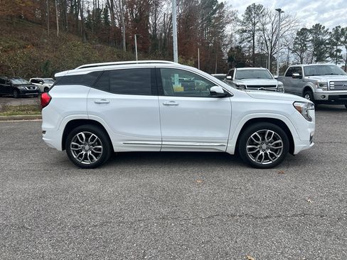 Used 2022 GMC Terrain Denali w/ Denali Premium Package image 2