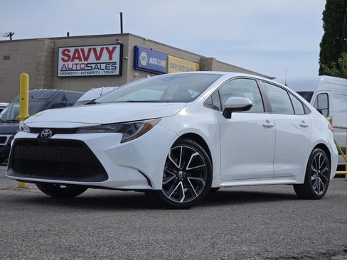 Used 2022 Toyota Corolla LE FWD image 1