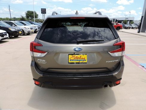 Used 2020 Subaru Forester Limited w/ Popular Package #3 AWD/4WD image 6